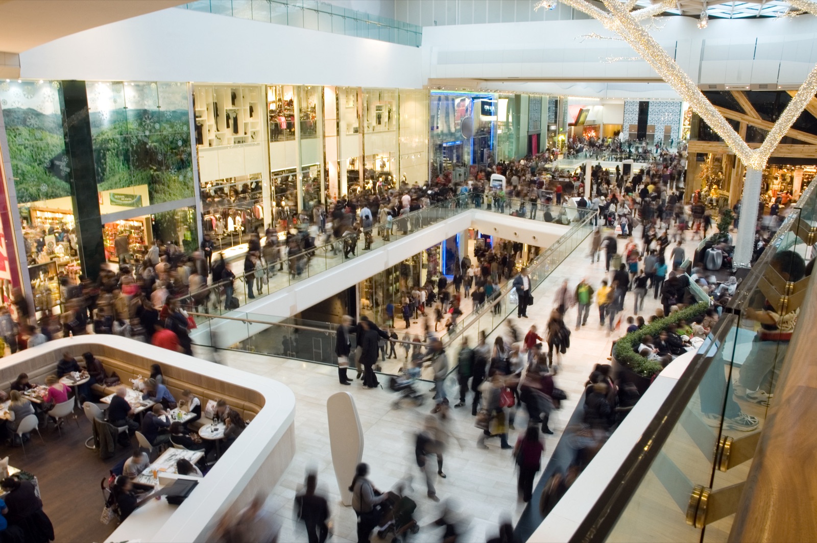 Shopping mall retail media